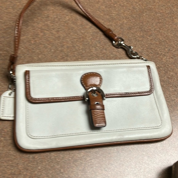 Vintage Coach Wristlet - Picture 2 of 13
